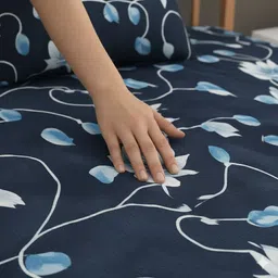 morado Woolen Double Flat 120 TC Printed Bedsheet image 3