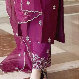 divastri Women Viscose Rayon Kurta Pant Dupatta Set image 4