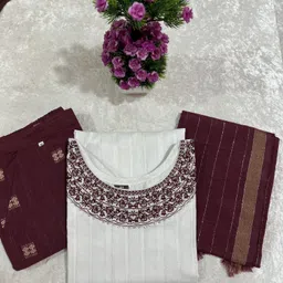 m i textile Women Cotton Blend Kurti Pant Dupatta Set image 2