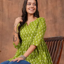 shions Casual Regular Sleeves Printed Women Green Top image 2