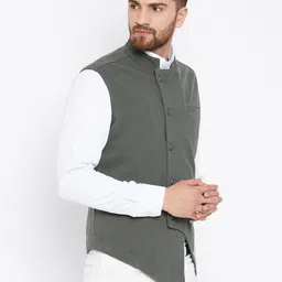 hypernation Solid Men Waistcoat image 2