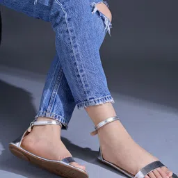 shoetopia Women Flats Sandal image 1