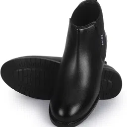 theshoegalleryy Boots For Men image 2