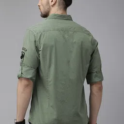 roadster Men Regular Fit Solid Spread Collar Casual Shirt image 4