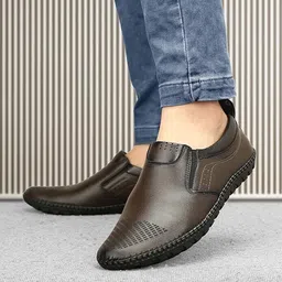 tr Men Sandal image 1
