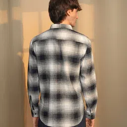 campus sutra Men Regular Fit Striped Spread Collar Casual Shirt image 2