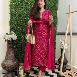 divastri Women Viscose Rayon Kurta Pant Dupatta Set image 1