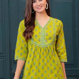 golden wings Casual Regular Sleeves Floral Print Women Green Top-picture-28