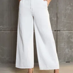 sassafras Women Relaxed Fit High Rise White Jeans-picture-35
