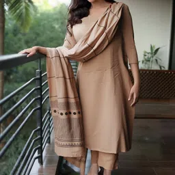 gosriki Women Viscose Rayon Kurta Pant Dupatta Set image 3