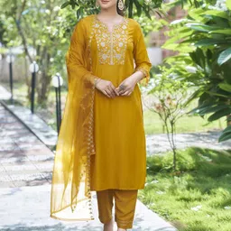 skylee Women Cotton Blend Kurta Pant Dupatta Set image 3