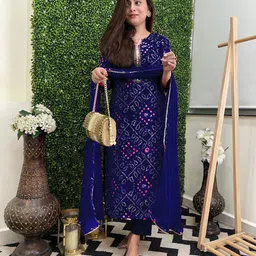 gosriki Women Cotton Rayon Kurta Pant Dupatta Set image 1