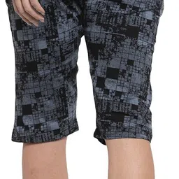 uzarus Women Multicolor Capri image 4