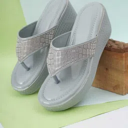 shozie Women Wedges Sandal-picture-14
