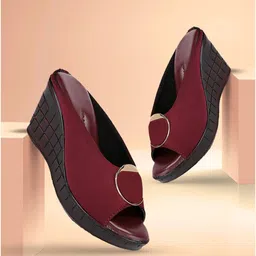 chahaa Women Wedges Sandal image 4