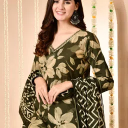 kaaheera Floral Print Kurta, Trouser/Pant & Dupatta Set image 4