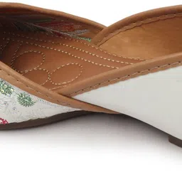 feet runner Ethnic Embroidred Jutis and Mojaris Bellies For Women image 5
