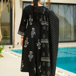 divastri Women Viscose Rayon Kurta Palazzo Dupatta Set image 2