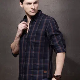 roadster Men Regular Fit Checkered Casual Shirt image 5