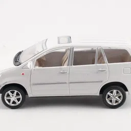 play haven Miniature Plastic Pull Back Innova Car -White image 4