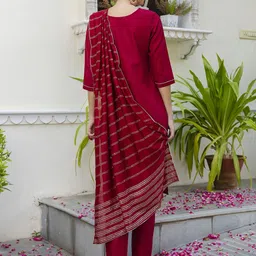 vredevogel Women Silk Blend Kurta Pant Dupatta Set image 2