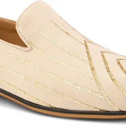 house of pataudi Comfortable Embroidered Velvet Slip-On Mojaris For Men image 3