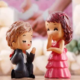 chocozone Proposing Guy Resin Showpiece Couple image 1