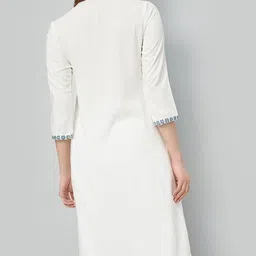 vinhscape Women Embroidered Cotton Rayon A-line Kurta image 2