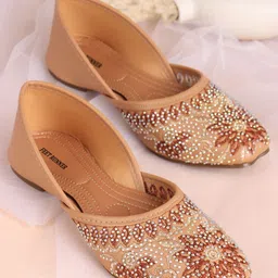 feet runner Ethnic Embroidred Jutis and Mojaris Bellies For Women image 1