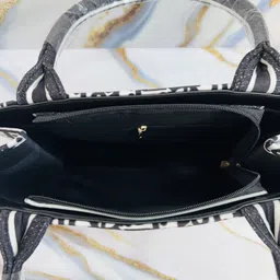 soulsource Women Black Tote image 3