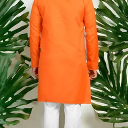 vastra Men Solid Cotton Blend Straight Kurta image 2