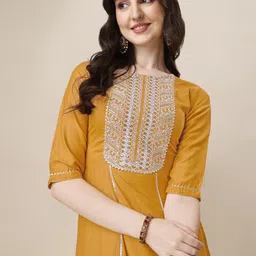 youthnic Women Silk Blend Kurta Palazzo Dupatta Set image 5
