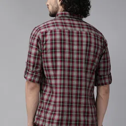 roadster Men Slim Fit Checkered Spread Collar Casual Shirt image 4