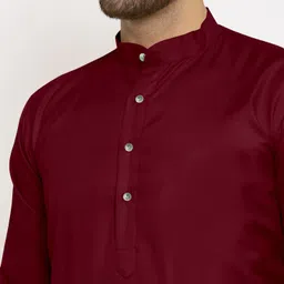 vinaari Men Cotton Blend Kurta Pyjama Set image 5