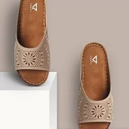 trase Women Soft Ortho Flats Sandal image 4