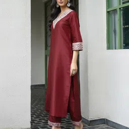 samah Women Silk Blend Kurta Pant Dupatta Set image 3