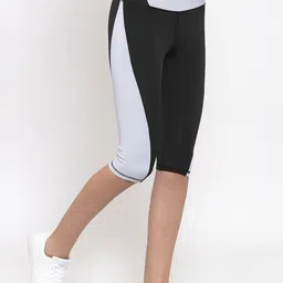 Boston Club Women Black & White Colourblocked Skinny-Fit Capri Tights-image-30
