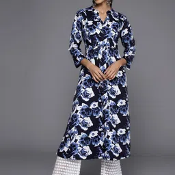 Varanga Floral Printed Mandarin Collar Crepe Kurta-image-32