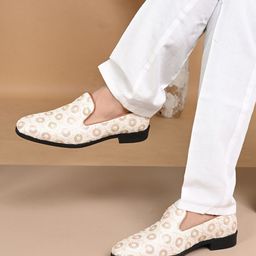 House of Pataudi Men Embroidered Velvet Slip On Ethnic Mojaris-picture-10