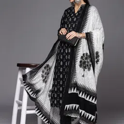 Varanga Women Black Floral Printed Gotta Patti Pure Cotton Kurta with Trousers-picture-23