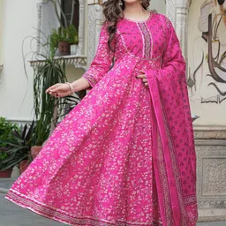 Mizaz Women Floral Printed Layered Sequinned Pure Cotton Kurta with Trousers & With Dupatta image 5