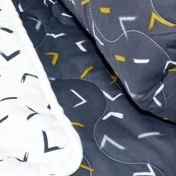 Divine Casa Blue & White Microfiber Mild Winter 120 GSM Single Bed Comforter image 5