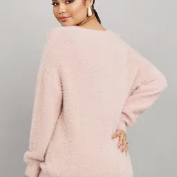 Styli Women V-Neck Fuzzy Detail Pullover image 2