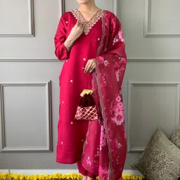 piludi Women Chanderi Kurti Pant Dupatta Set-picture-13