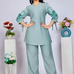 Kaftanize Floral Sequins Pin Tucks Tunic With Trousers image 3