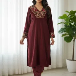aura clothing Women Velvet Kurta Pyjama Set-picture-19