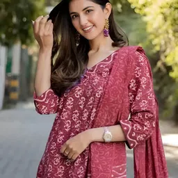 divastri Women Pure Cotton Kurta Pant Dupatta Set image 3