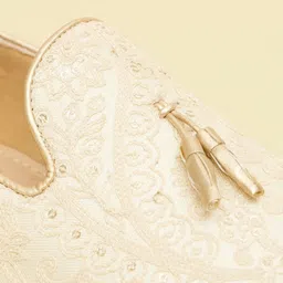 manyavar Beige Paisley and Floral Embroidered Men's Ethnic Jutti | Juttis and Mojaris Party Wear For Men image 2