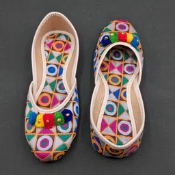 hyon zirmer Jutis For Women image 3