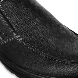 Allen Cooper Men Textured Lightweight Leather Slip On Sneakers image 3